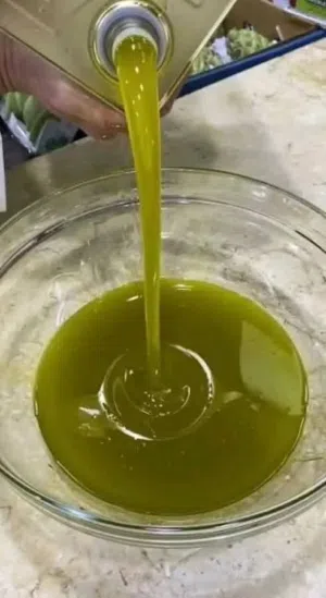 زيت زيتون من مزارع الحاكوره القديم 50 والجديد 90