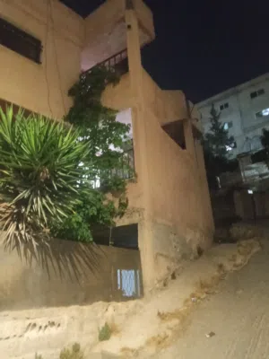 عمارة ثلاث طوابق للبيع