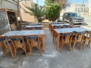 كراسي وطاولات مطاعم وللحدائق ومقهى ومطبخ وكافيهات وبنشات كراسي قهوة حسب الطلب