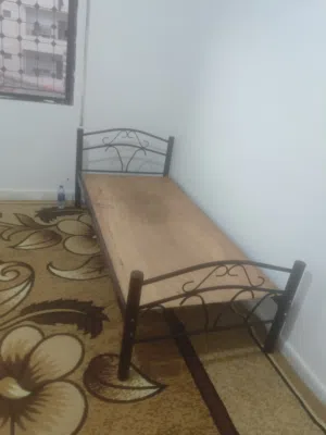 تخت سرير حديدية مفرد بحالة الوكالة 25 دينار!