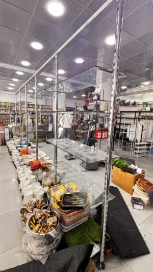 رفوف زجاج سكريت