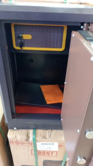 خزنه اصليه وزن 60 كيلو ضد الحريق مميزة بأنظمة حمايه