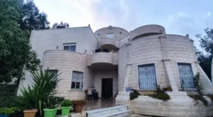 More than 6 bedrooms . More than 6 bathrooms . 600 m21