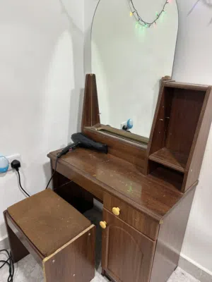 تسريحة مع القعدة و طاولة