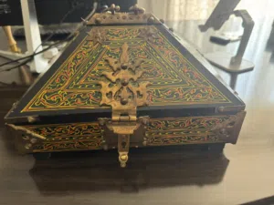 Desk storage box