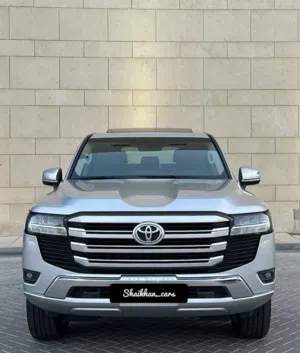 Toyota Land Cruiser GXR - 2023