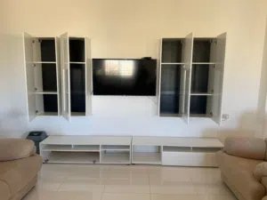 قطم كورنر لون كحلي بحالة ممتازه  ديكور تلفزيون الماني جنبين وأرضيه