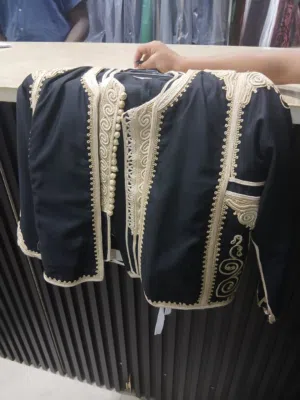 زبون للبيع.