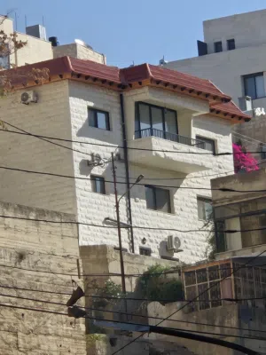 3 Floors . 280 m2 . Landlord4