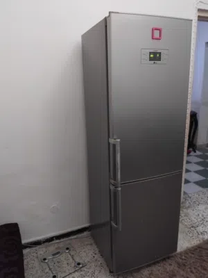 تلاجه أل جي اصليه شغاله الله يبارك