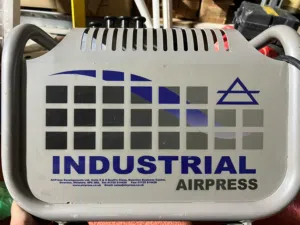 للبيع: نظام مضخة فكيوم احترافي (Industrial Airpress) بمضخة Becker ألمانية أصلي