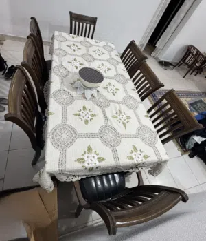 طاولة سفرة 8 كراسي فخمة بحالة ممتازة