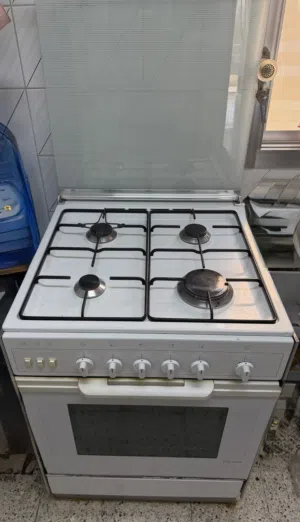 فرن لون ابيض
