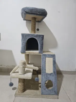 برج للقطط مع خداشة
