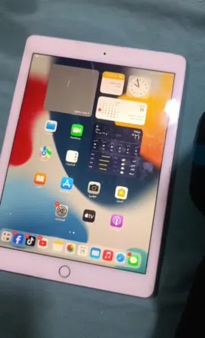 Apple iPad Air 2 8 GB in Basra