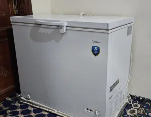 للبيع فريزر Midea أصلي بحالة ممتازة جدًا، استخدام شهرين فقط