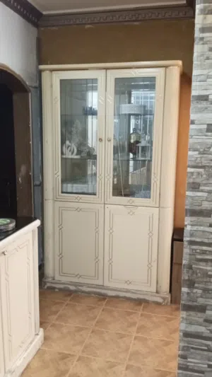 بوفيه وبيرو ومراية
