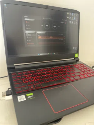 للبدل acer nitro 2020 مع ايفون 16 برو او 16 او 15 برو ماكس