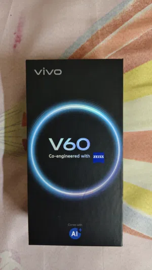 Vivo V60 5g حجم الشاشة: 6.77 بوصة AMOLED بدقة +FHD ومعدل تحديث 120Hz. البطارية: 6500 ملّي أمبير،