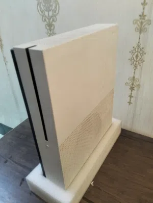 اكس بوكس 1S يحتوي علا يده اصليه واشاحنهذ