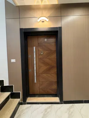شقة للبيع طابق اول، طابق الثاني، طابق الثالث سوبر ديلوكس في أجمل مناطق منطقة ضاحية الاستقلال