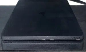 بلايستيشن 4 مستعمل شبه جديد حالة وكالة مع 3 ايادي سوني 4 اصلي حالة وكالة بلايستيشن مرتب كانه جديد