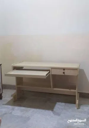 طاولة مكتبية