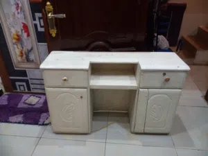 تسريحه سويدي مع اطار المراءة