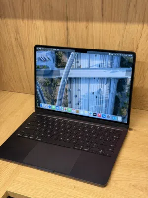 MacBook Air 2025. M4-Chip. 16 RAM. 256 SSD. 13.6-inch