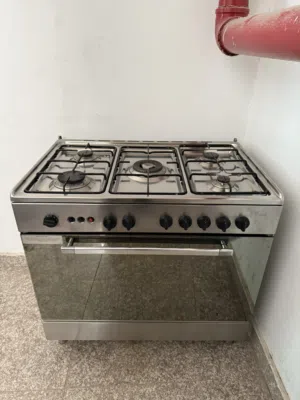 للبيع غاز مع انبوبة واحدة غاز