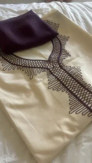 قماش كريب بيج بنقشه بنفسجيه وشيله بسيطه والوان زاهيه