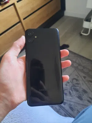 للبيع سامسونج A04e في حاله جيده مستعمل شهرين