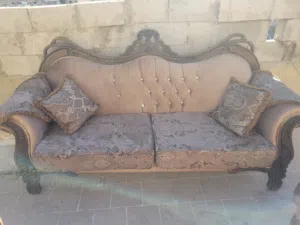 طقم كنب وغرفه نوم غرفه النوم عليها جلاتينها لسا للبيع