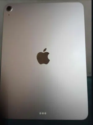 ايباد Air مستعمل بحاله جيده مع ضمان Apple care -Used iPad Air in good condition with Apple care.