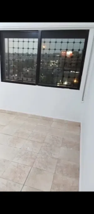 شقة فارغة للايجار في شارع مكة