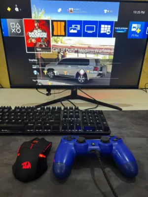للبيع جهازPS4بحالة جيدة بشكل عام، الجهاز شغال اادخل الوصف واقرأ عشان تعرف كل شي وقابل للتفاوض و شكرا