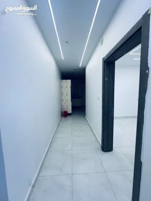 اسط بناء وملاعقه وزواق سراميك تركيبه بيبان ورواشن ورخام مطبخ بي في سي