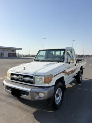 Toyota Land Cruiser Pickup V6 GCC –FullOption Model: 2015 Good condition 4WD 235,000 km
