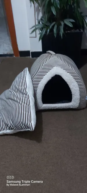 بيت قماشي مع الواسادة للقطط
