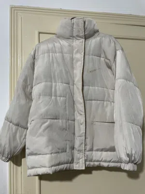 جاكيت nike لون بيج