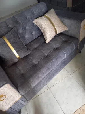 طقم كنب 7 مقاعد بلون مميز جديد غير مستخدم ابدا نوعية ثقيلة مش تجاري