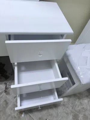 غرفة نوم نظيفه واستعمال خفيف