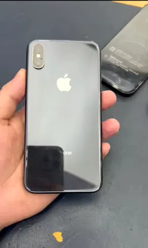 للبيع iPhone XS Max - 256GB سعة تخزين 256 جيجا البطارية 100% الجهاز بحالة جيدة ويعمل بكفاءة