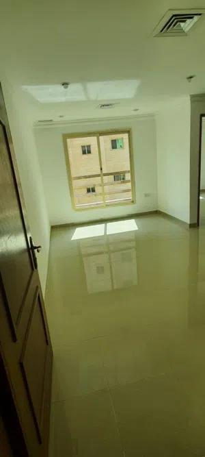 شقه غرفتين وصاله وحمامين ومطبخ