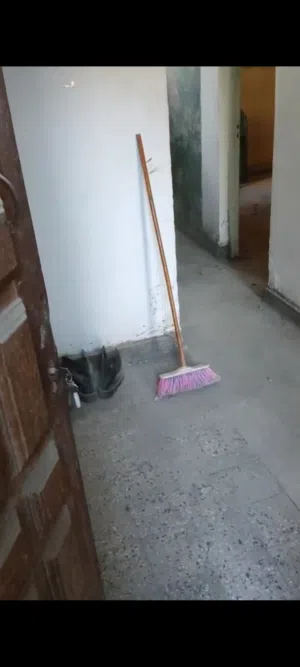 شقه للبيع بشارع الوحده يجوار العسكري درينك