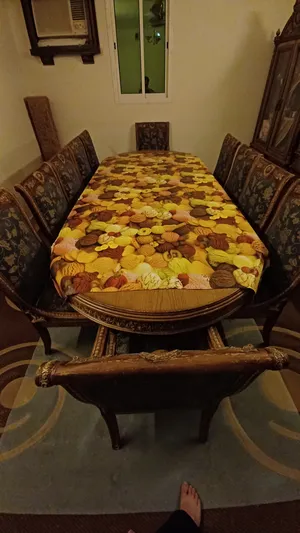 طاولة + 11كرسي + بوفيه مراية