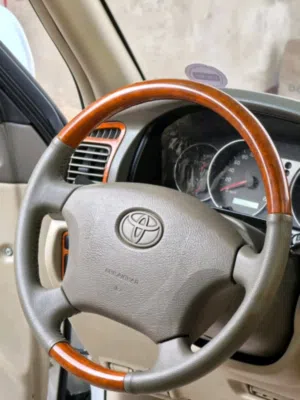 (Toyota Land Cruiser) صالون مديل 2004جير تماتيك محرك 6بسطون فل كامل فتحه سقف ودفلك وثلاجه