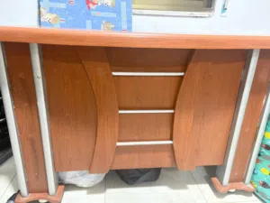 مكتب بحالة ممتازه