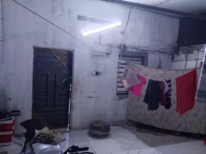 منزل للبيع تجاوز يحتوي على غرفه نوم وصاله ومطبخ وصحيات وطارمه سكف سندويج بنيان جديد