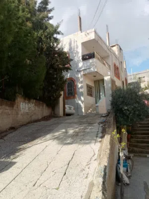 400 m2 More than 6 bedrooms Townhouse for Sale in Amman Mahes